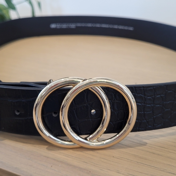 H&M NWOT Black Belt with Gold Hardware Size M - Picture 8 of 8
